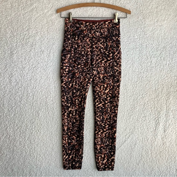 Lululemon Women's Invigorate workout pants yoga pants, Sz 2 - Picture 7 of 17